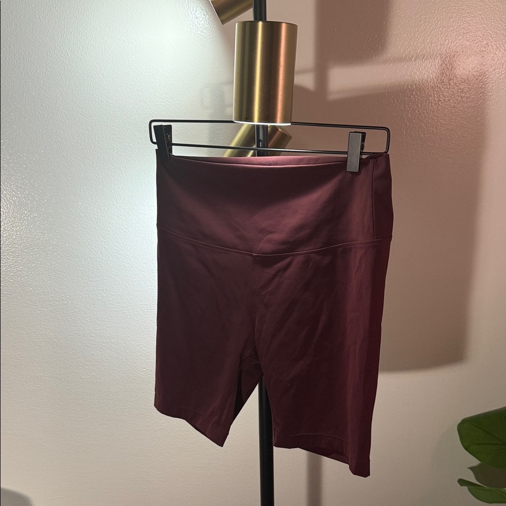 St Vincent + Outdoor Voices collab - wine color workout‎ Shorts Med.